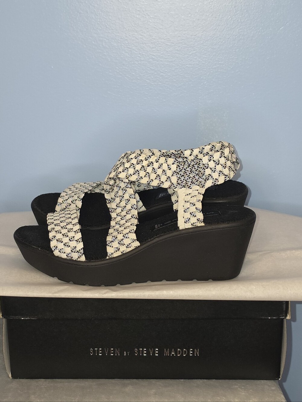 Steven by Steve Madden 'Bingoo' Woven Stretch Wedge Sandals Black/White - NIB.